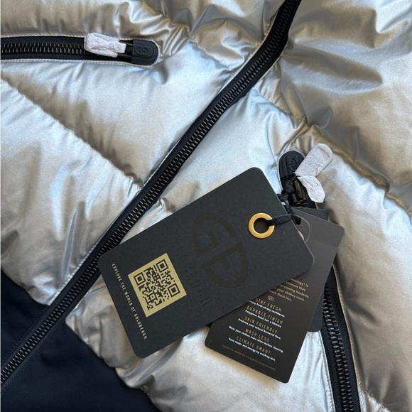 🎿NWT Goldbergh Aura Puffer Women’s Ski Jacket Metallic Silver w/ Black Star 🌟 - Picture 7 of 10